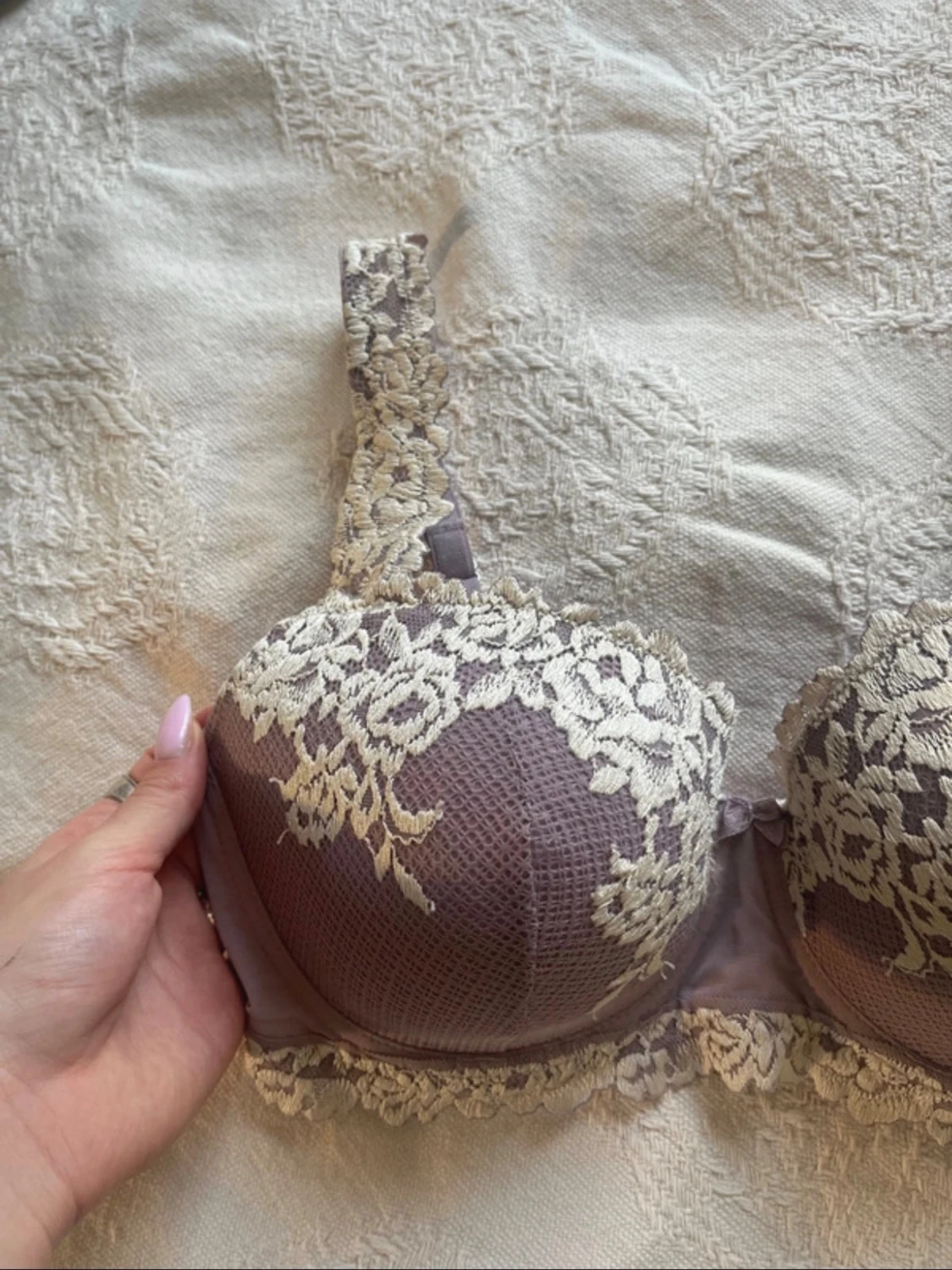 Lila bh med spetsdetaljer - 1