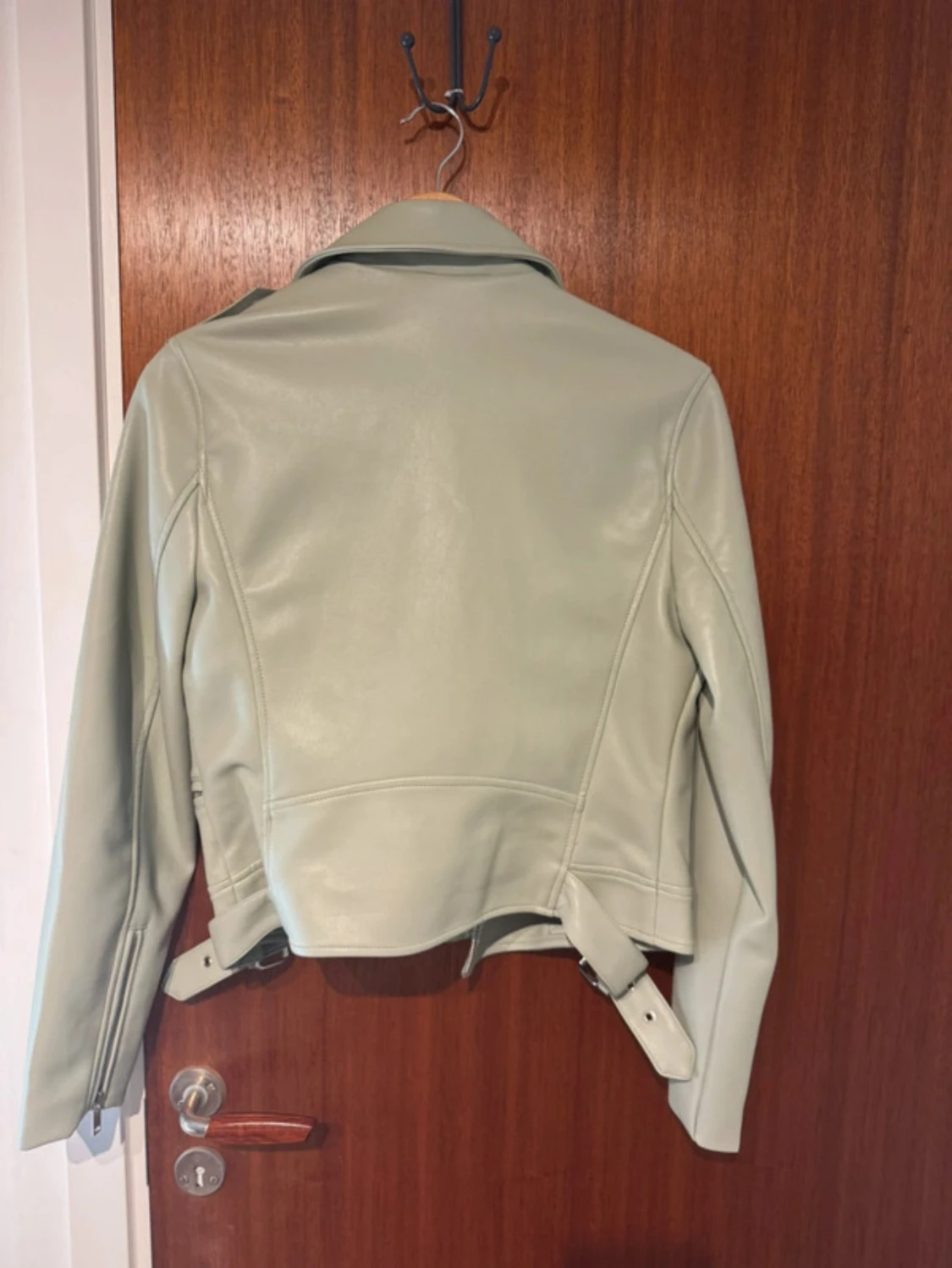 Ljusgrön skinnjacka från Missguided - 1