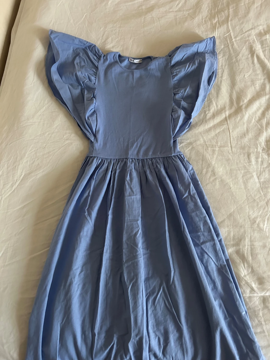 Blå volangklänning från Zara