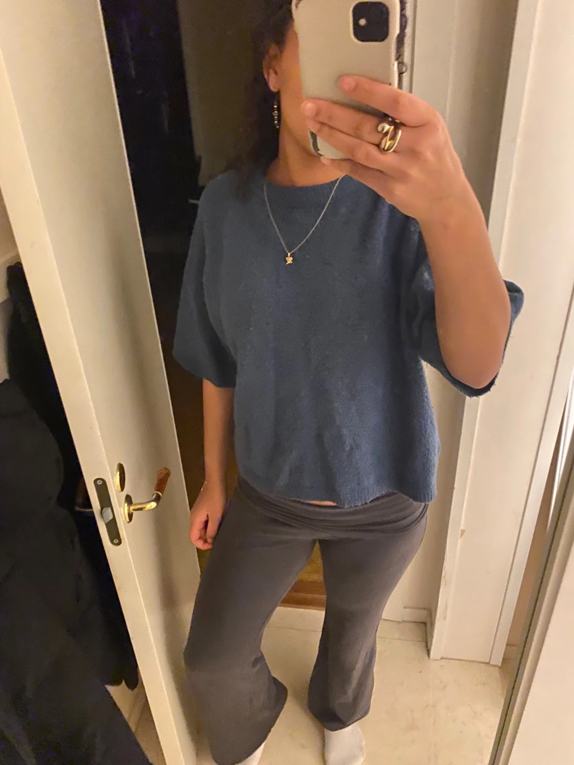 Blå stickad trekvarts tröja