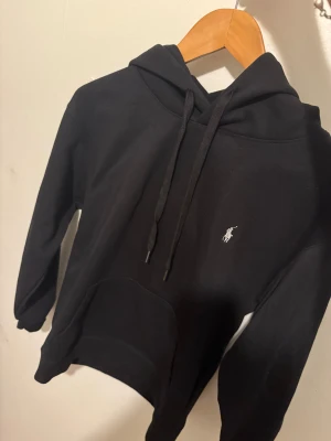 Svart rauplh lauren hoodie  - Inte använd passa inte mig 