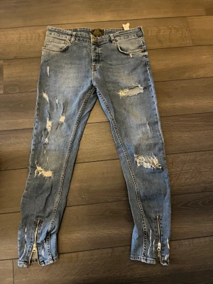 7 olika par byxor - I perfekt skick med inga defekter eller några hål