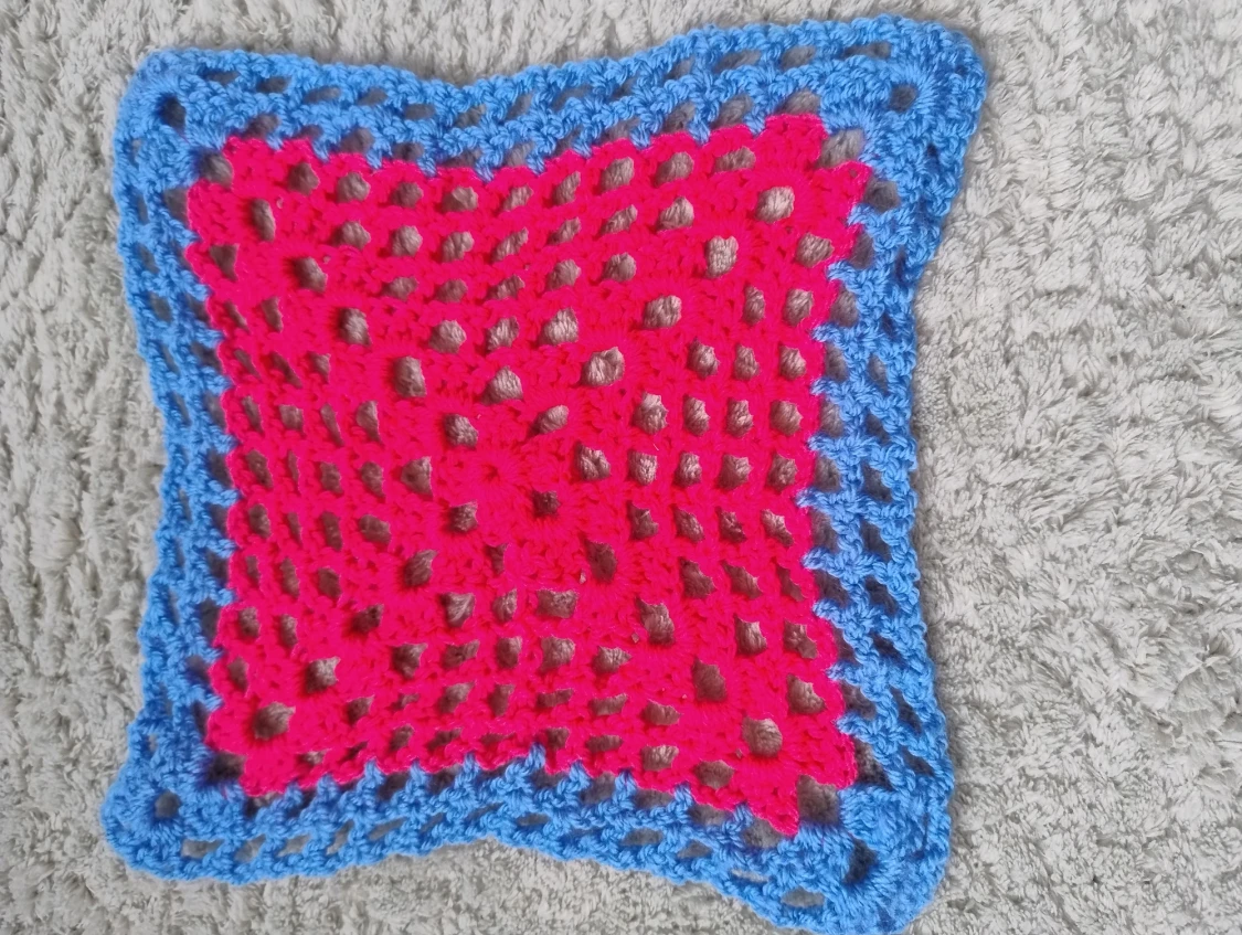 Handgjord virkad duk