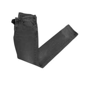 Dondup jeans slimfit^^ - Snygga svarta jeans från doundup med klassisk femficksdesign och diskreta detaljer på bakfickorna. Jeansen har en slim passform och är tillverkade i mjukt denim-material som sitter skönt hela dagen. Perfekta för dig som gillar stilrena och moderna jeans.