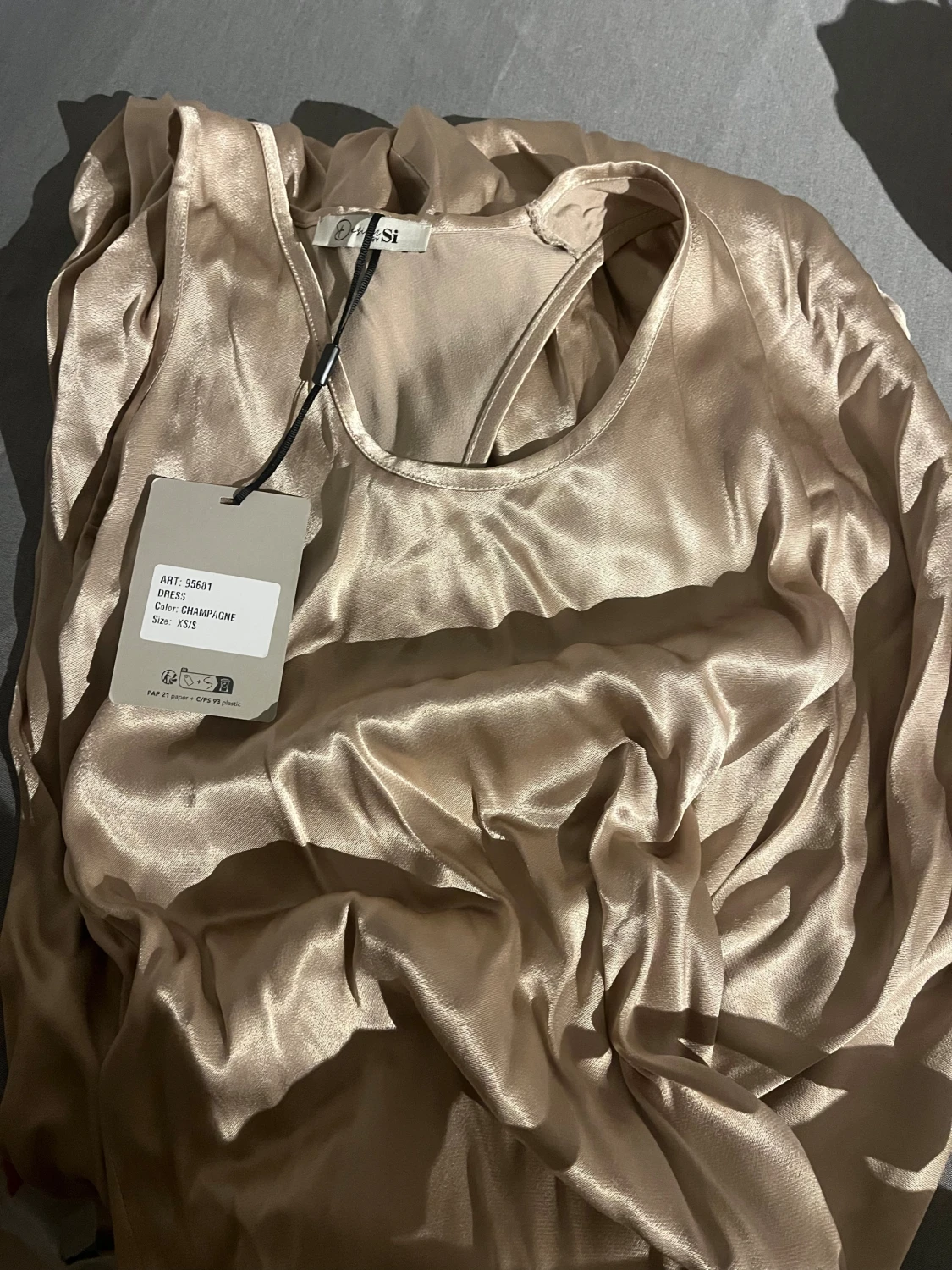 Champagnefärgad långklänning - 1