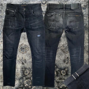 Nudie Selvedge jeans Grim Tim  - Sjukt feta Nudie selvedge jeans i modellen Grim tim och storlek 30/32, men passar nog mer som 29/31, se mått 🙌 Jeansen har redan börjat få snygga tecken på användning men kommer bara bli snyggare över tid, skriv vid fråga ✌️ Midjemått 38 cm, ytterbenslängd 100cm
