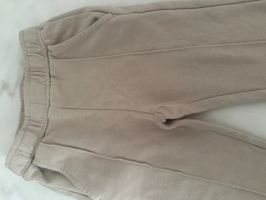 Beige mjukisbyxor med resårmidja - 1