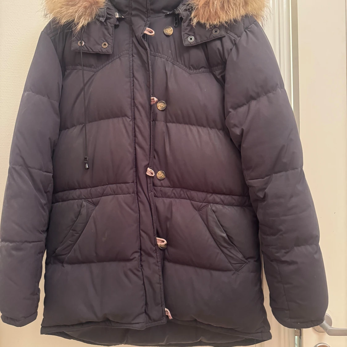 Svart dunjacka med fuskpäls från Boomerang - 2