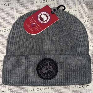 Canada goose black patch  - Fin vintermössa från Canada goose splitterny! Finns i Göteborg. Onesize / unisex 