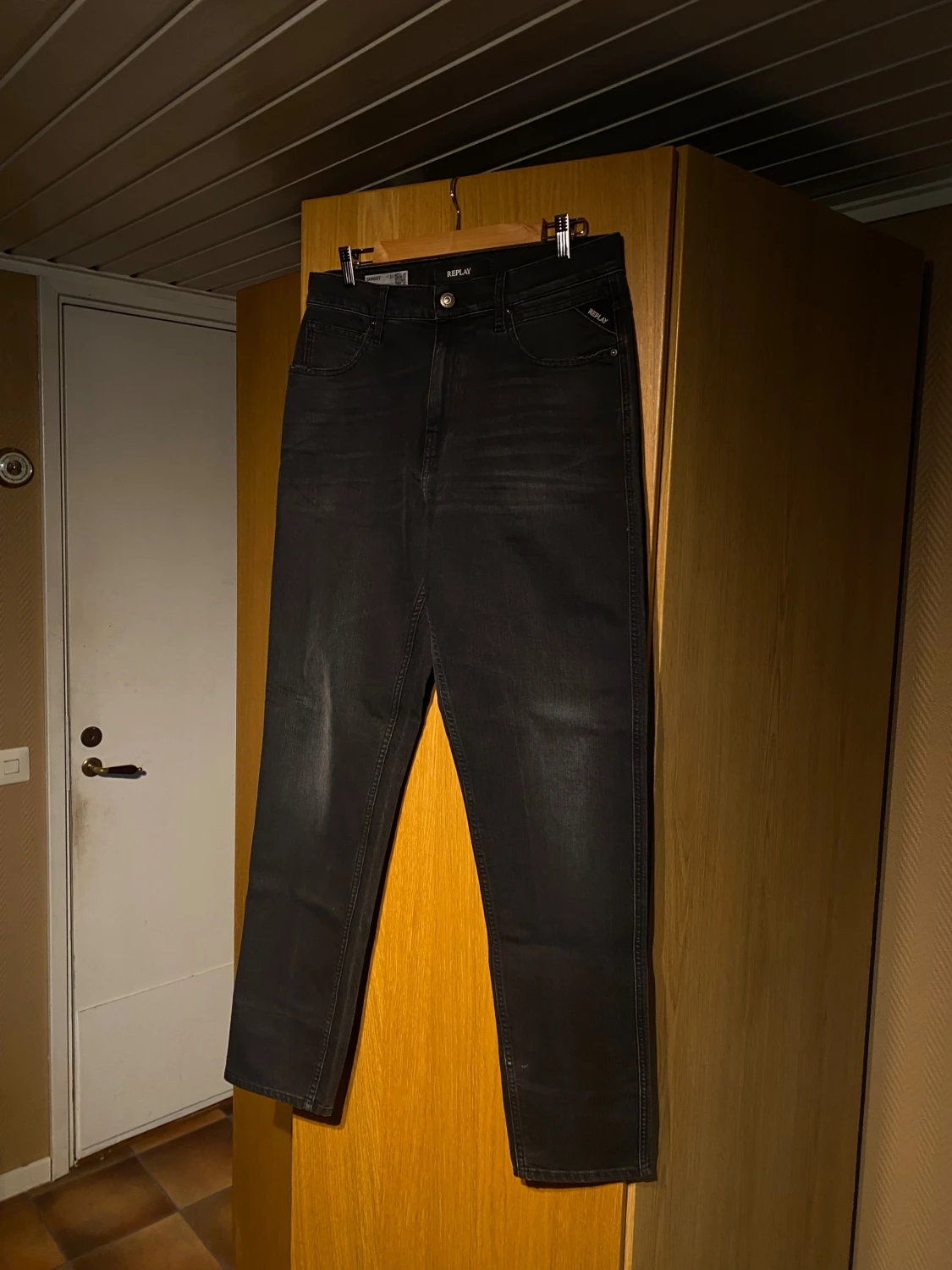 Svarta Replay jeans  - 1