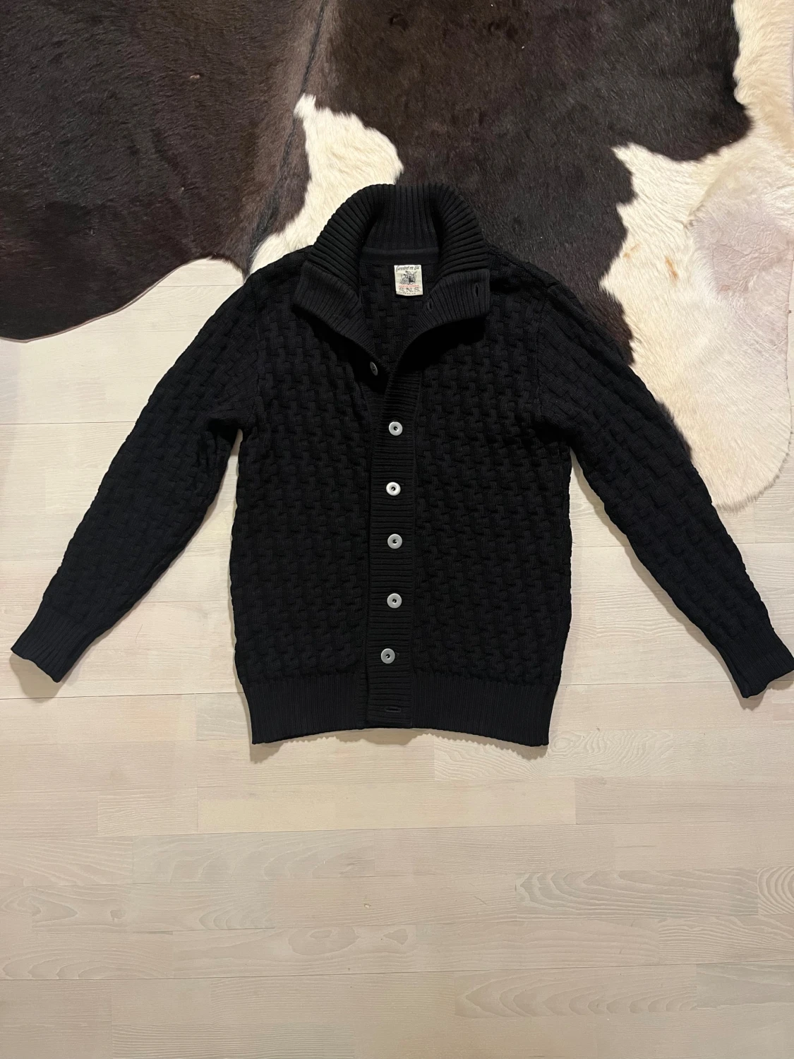 Svart cardigan från S.N.S. Herning - 2