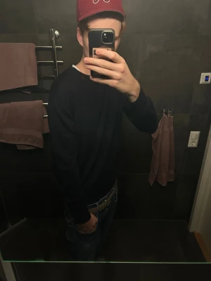 Blå Replay Tröja  - Riktigt snygg Replay tröja, Ser helt ny ut, är L men passar M, är för liten på mig som är 195. Priset går att diskuteras!!