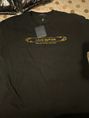 Svart Louis Vuitton t-shirt - Står XXXL men passar XL, oanvänd och nytt, fraktar samma dag🙌‼️ 