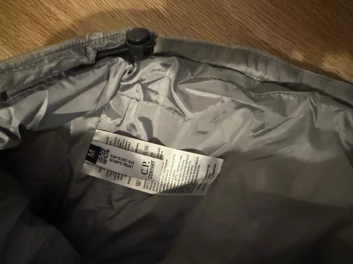 Grå pufferjacka från C.P. Company - 3