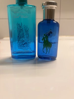 25ml ralph lauren 10ml David cooldoff - Snygga blå flaskor från Davidoff (Cool Water Coral Reef Limited Edition) och Ralph Lauren (Polo). Perfekt för dig som vill sticka ut med stilren design och ikoniska märken. Limited edition från Davidoff gör den extra unik.