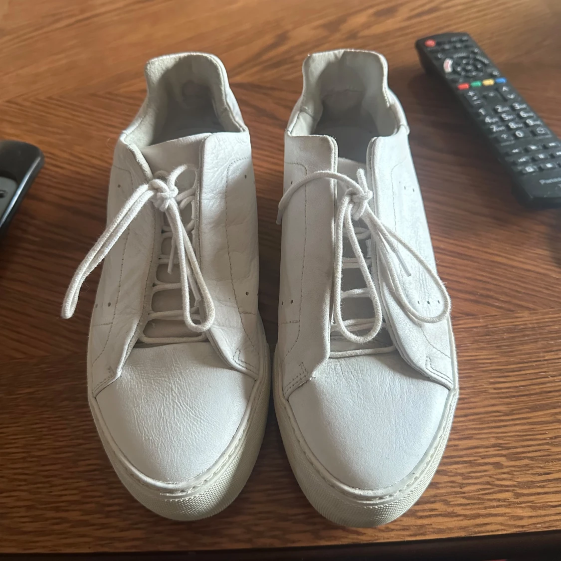 Vita sneakers med snörning - 1