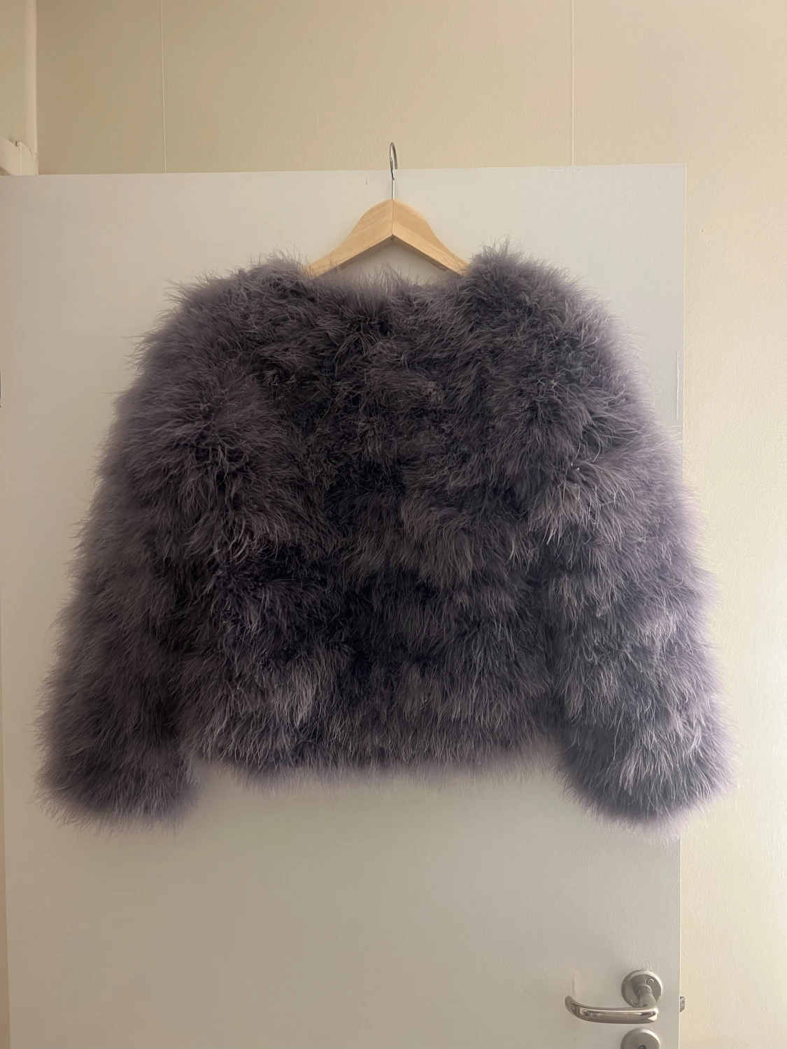 Mörkgrå fluffig pälsjacka från DM - 1