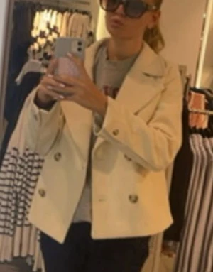 Beige kappa - Superfin beige kappa som knappt är använd. 