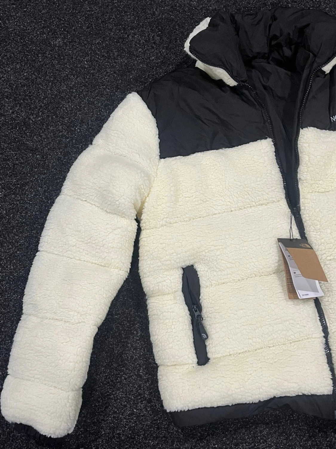 Vit teddyjacka från The North Face - 3