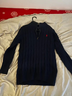 Stickad Quarter zip Ralph Lauren - Helt ny quarter zip, sitter som L-XL