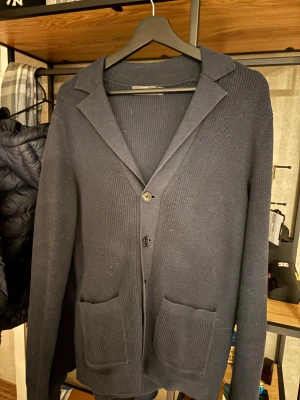 Dressman Cardigan - Mörkblå Cardigan från dressman storlek S Knappt använd 