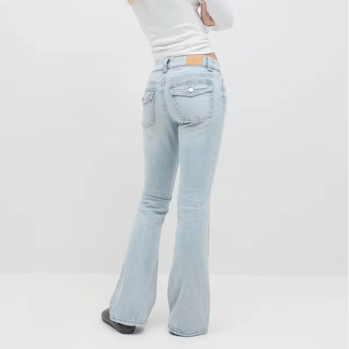 Ljusblåa jeans från Gina  - 1