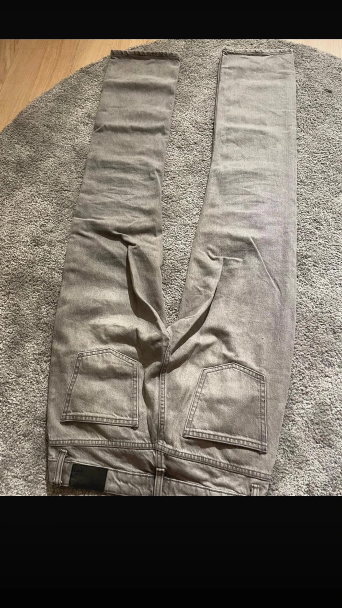 Grå raka jeans från Levi's - 1