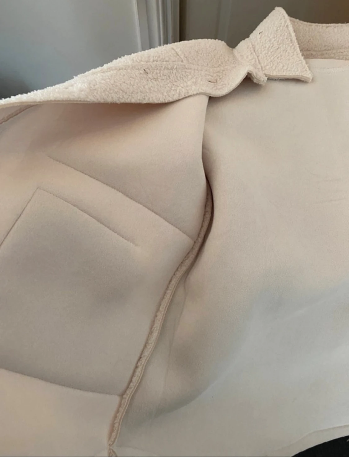 Vit teddyjacka med stora fickor - 3