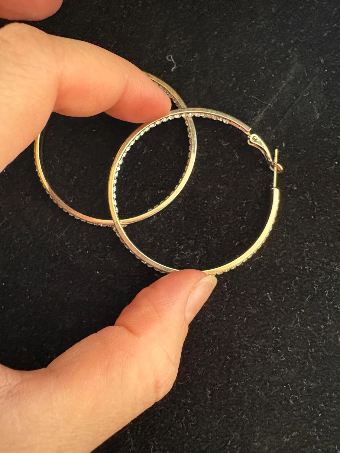 Glittriga stora guldfärgade hoops - 1