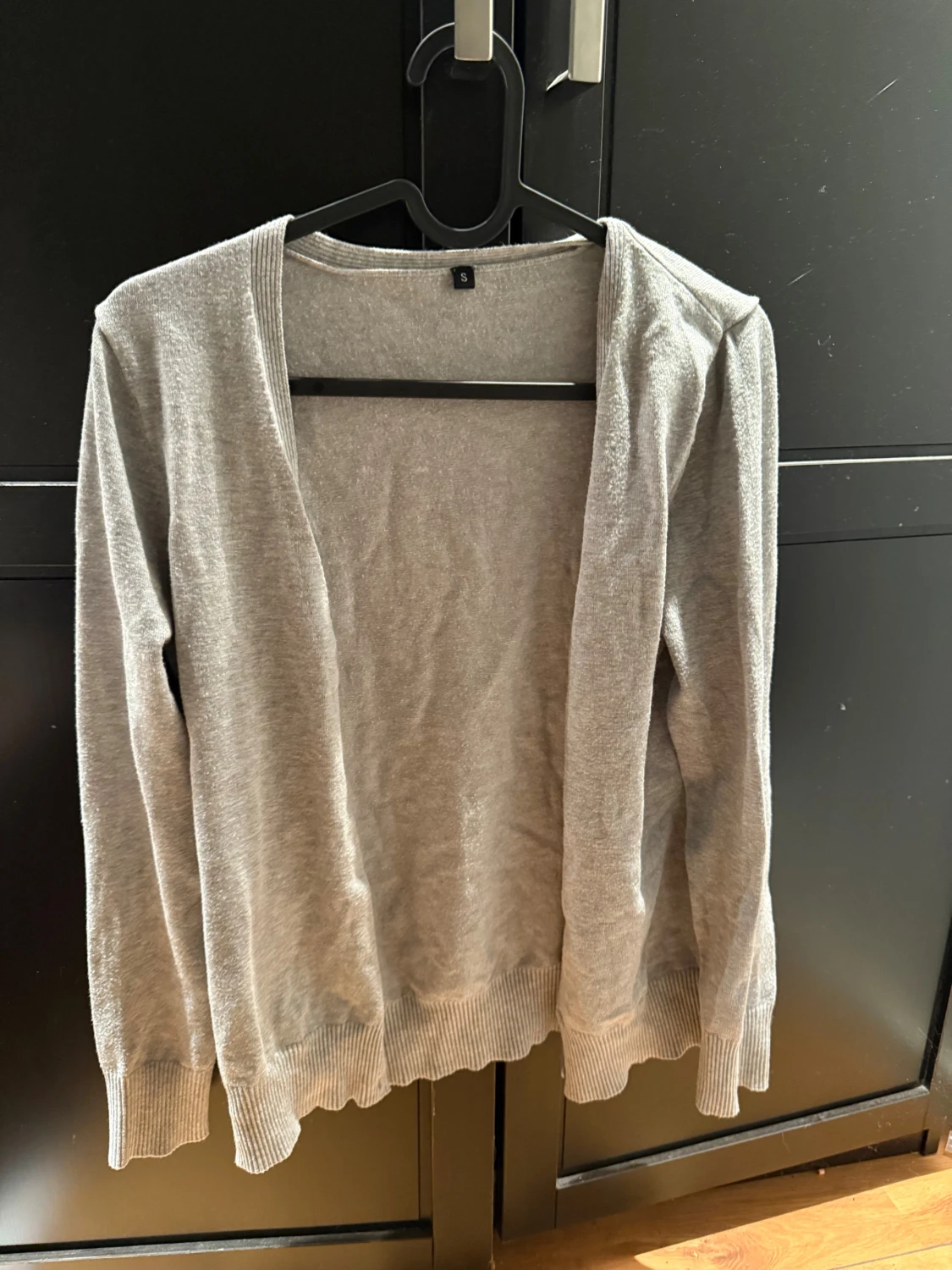 Ljusgrå kofta i mjuk bomull