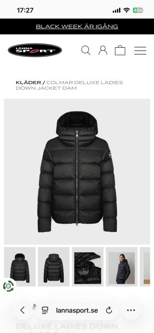 Svart Colmar pufferjacka med huva - INTRESSEKOLL! Säljer en svart pufferjacka från Colmar med stor, mysig huva och markerade quiltade sektioner. Jackan har dragkedja framtill och en diskret logga på ärmen. Perfekt för kalla dagar och har en clean, modern look som funkar till streetwear. Köpt förra året, nästan helt oanvänd, inga defekter. Nypris 7000kr! Kom gärna med prisförslag❤️