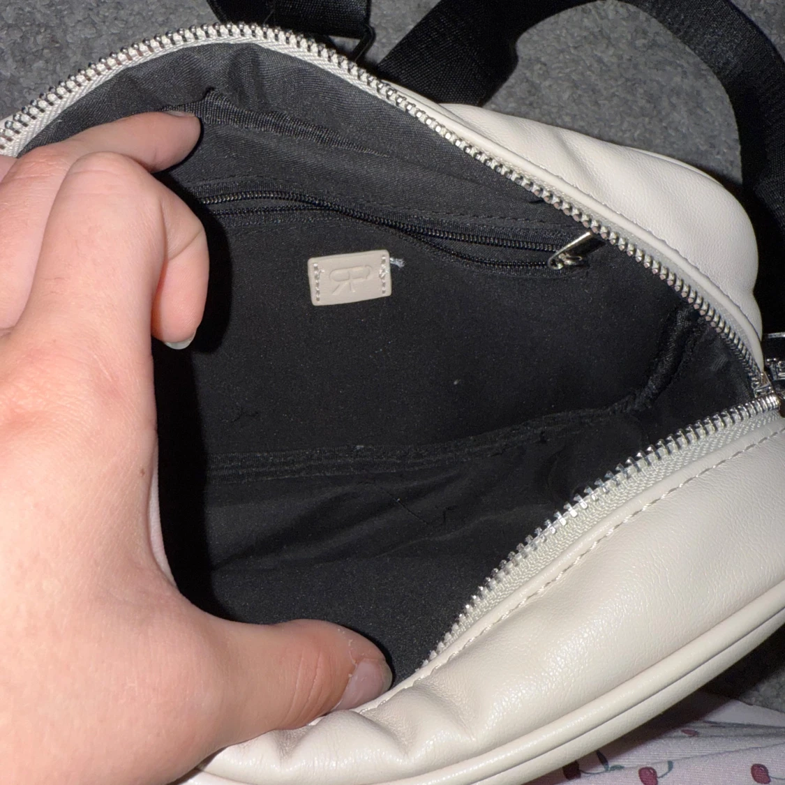 Beige axelväska från Rebecca Fredriksson - 1