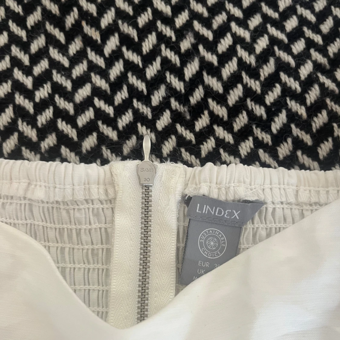 Vit blus med puffärm från Lindex - 1