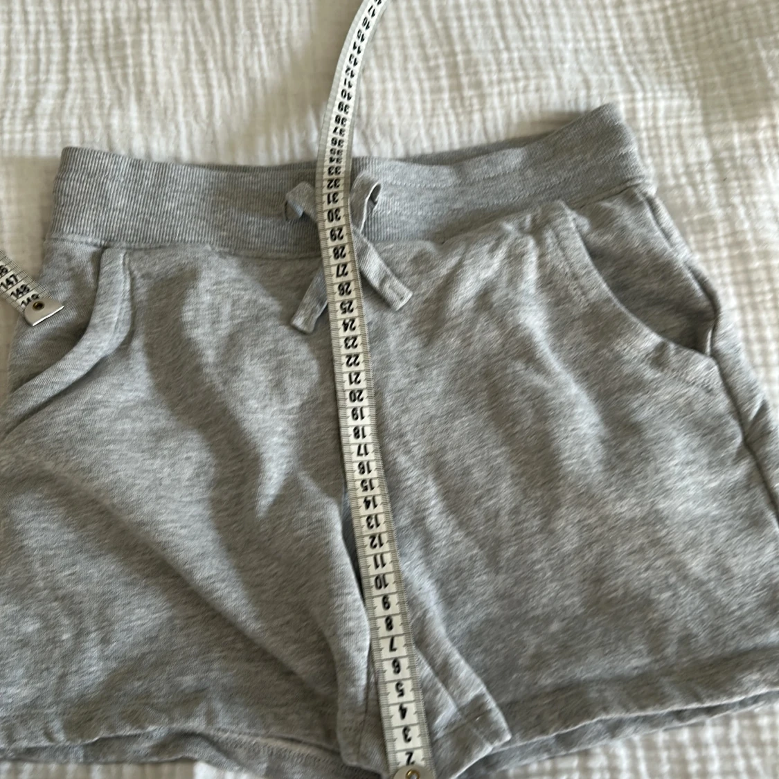 Grå mjukisshorts med snörning XS - 4