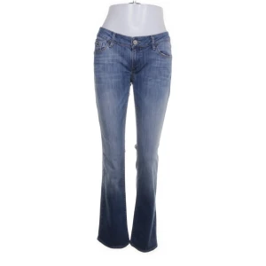 Lowwaist bootcut jeans - Lowwaist bootcut jeans från Mavi, köpt via Sellpy, passar M!❣️