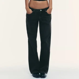 Zara jeans lågmidjade - Helt oanvända med prislapp kvar!! Trendiga och slutsålda🩷Lågmidjade!!!