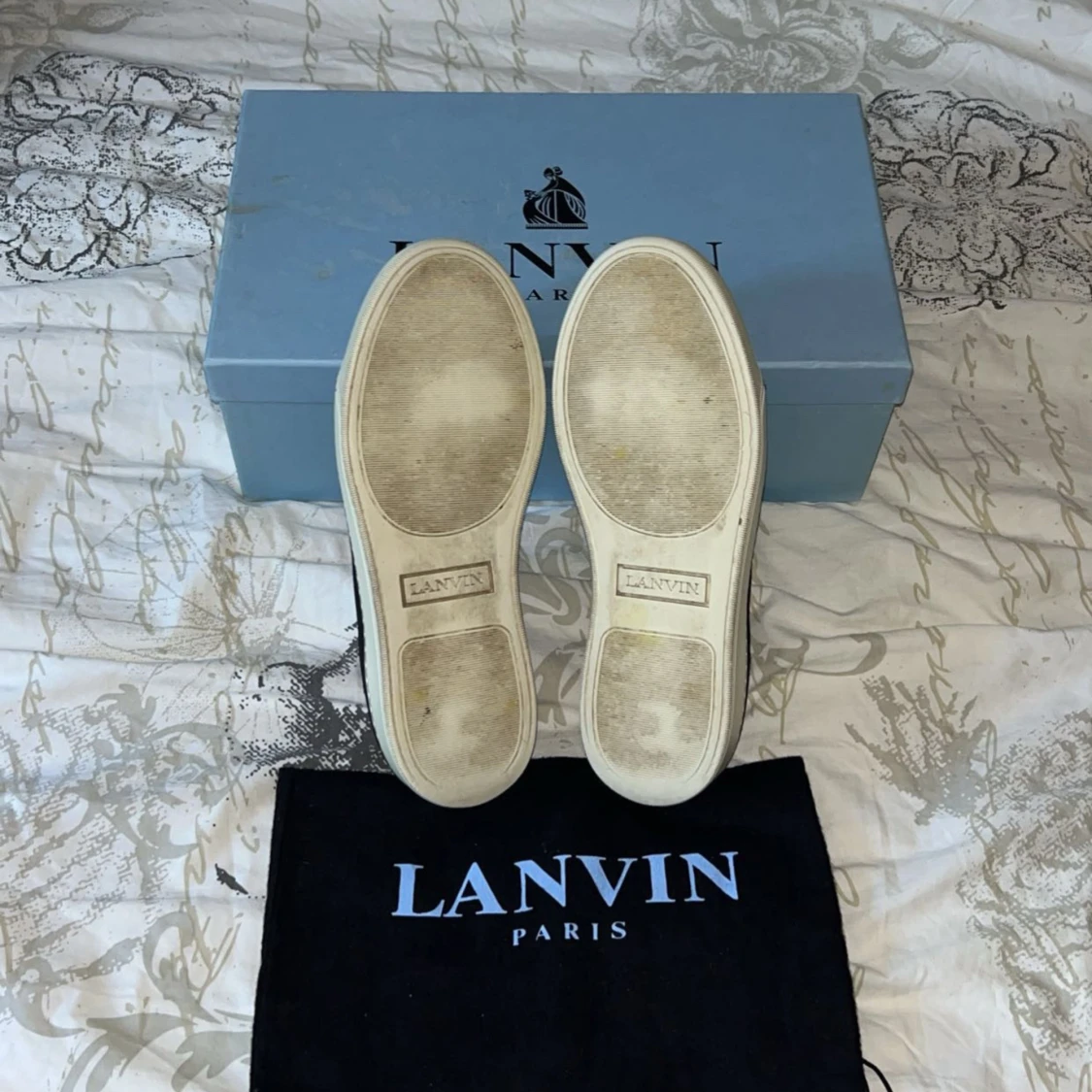 Mörkblå sneakers från Lanvin med lackdetalj - 4