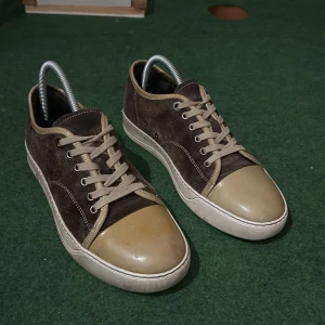 Lanvins i bra skick🔥 - Tja! Jag säljer ett par Lanvins i bra skick!👍 Skorna är inte använda mycket och jag skulle säga att skicket är 8/10. Självklart är det bara att skriva vid funderingar👍🤩Priset är diskuterbart!