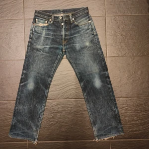 Iron heart 634 21 oz japanese selvedge  - Säljer dessa Iron heart jeans med snygg fade. Midja 31 men sitter som 28-29. Modell 634 (straigth/loose). Trasiga längs ner och i ena framfickan. Nypris ca 4500. Skriv vid minsta fundering!