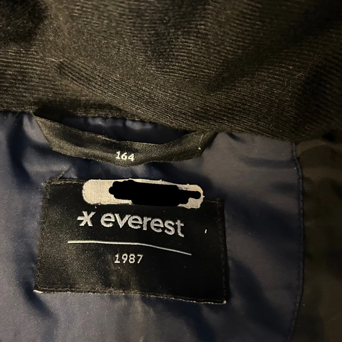 Mörkblå pufferjacka från Everest - 2