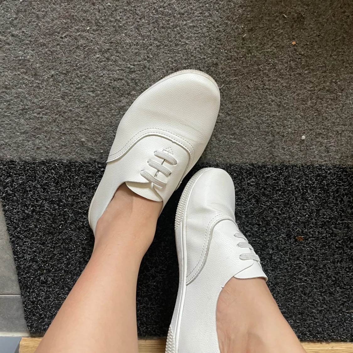 Vita sneakers från Bata - 4