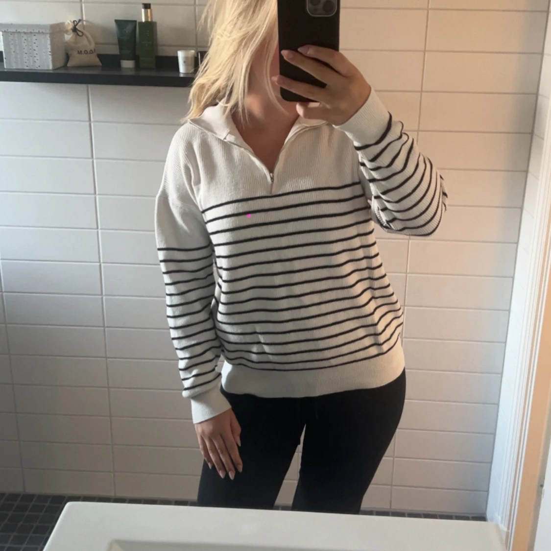 Randig vit stickad tröja med half zip - 2