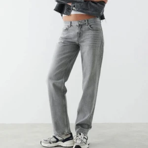 Low straight jeans från gina strl 36 - Knappt använda och i väldigt bra skick, inga defekter, pris kan förhandlas