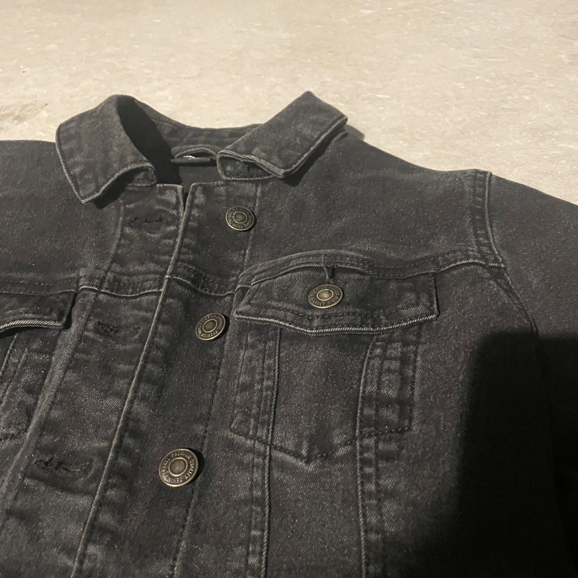Svart jeansjacka i denim XS - 2