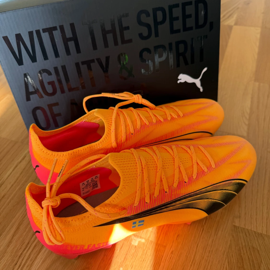 Puma orange fotbollsskor med dobbar