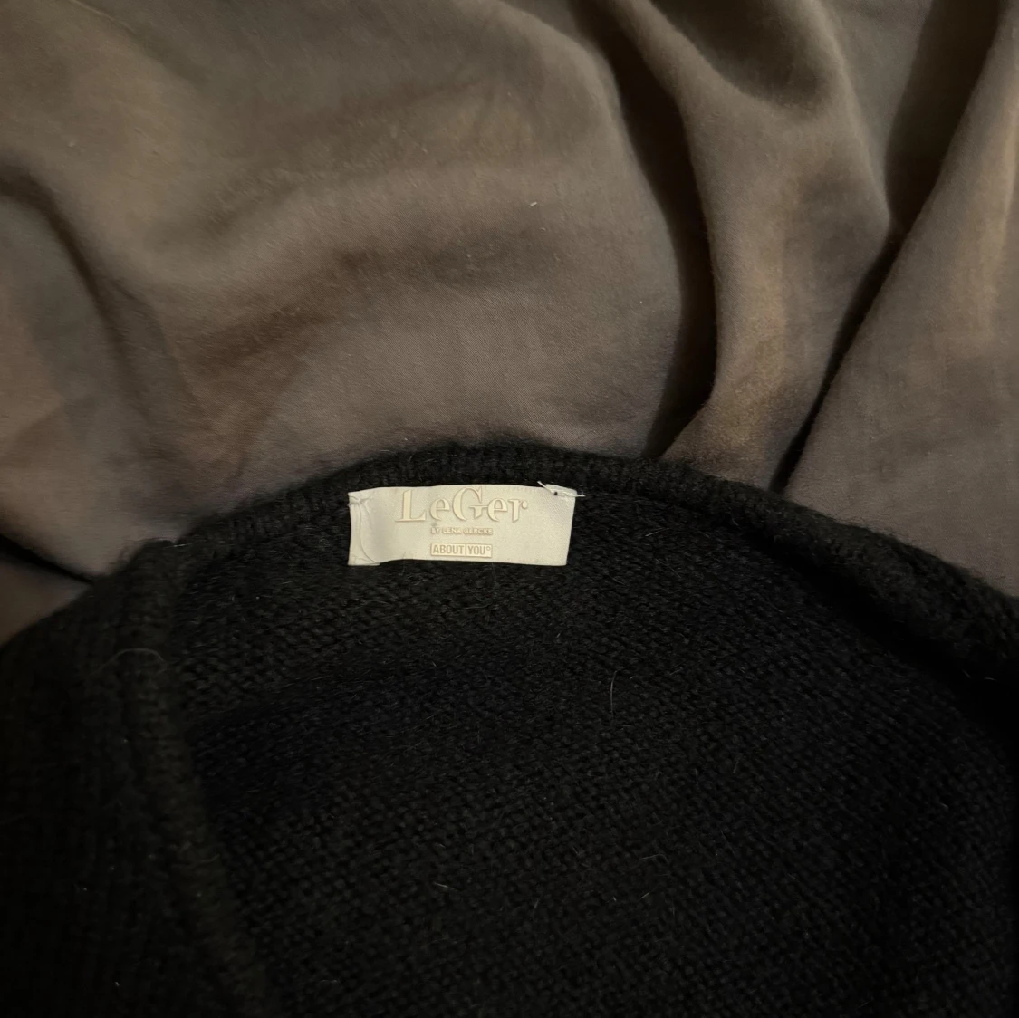 Svart stickad tröja från LeGer - 2