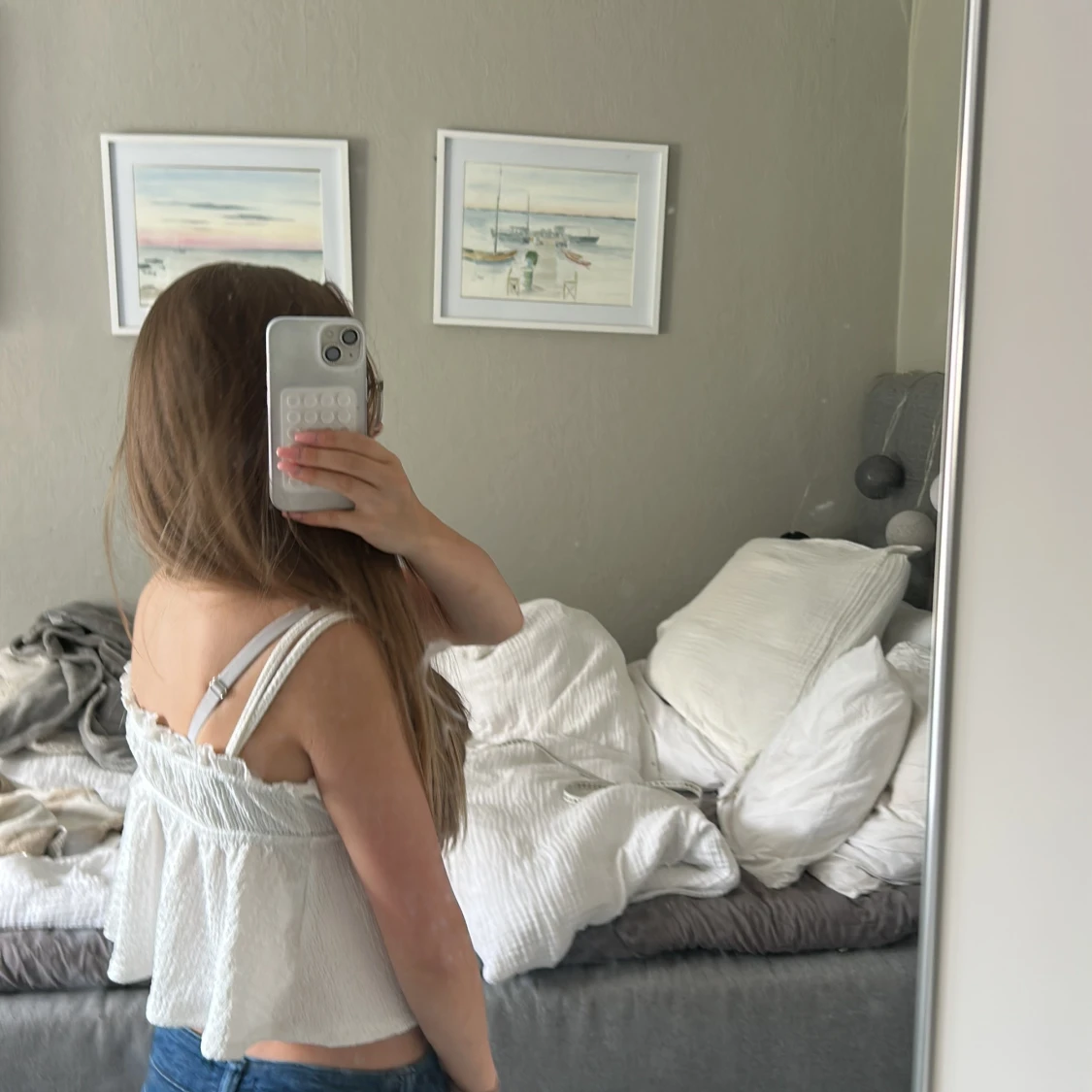 Vit croppad linnetopp med volang - 1