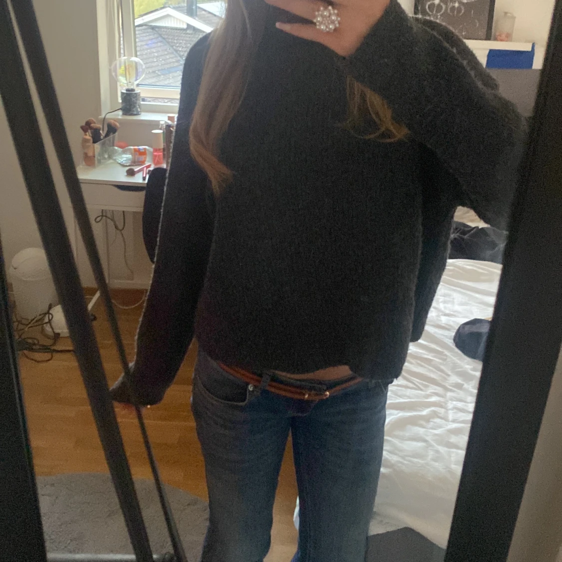 Mörkgrå stickad polotröja