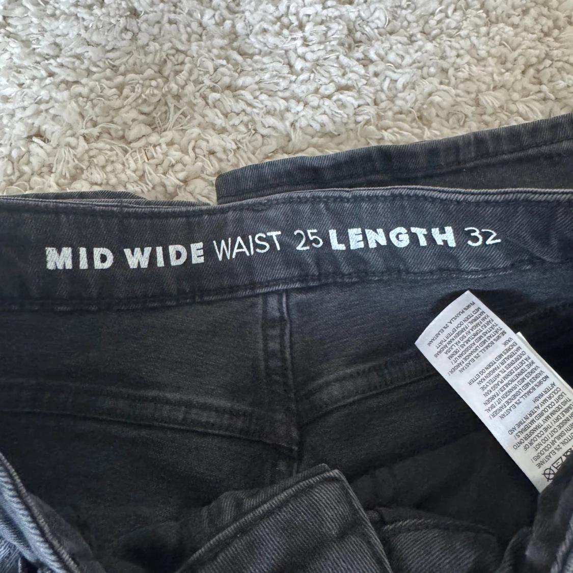 Svarta wide jeans från Gina Tricot - 2