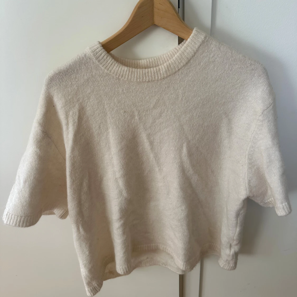 Vit stickad tröja från Gina Tricot - 1